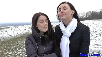 O Doamna Bruneta Saruta In Pizda O Fata Tanara