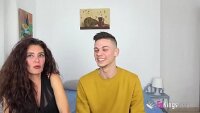 Baieti tineri invatati de bunaciuni mature sa le suga lindicu